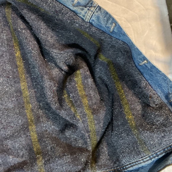Vintage Blue Denim Jacket with Quilted Lining - Picture 7 of 9